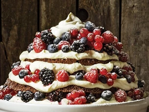 Bolo-de-chocolate-e-frutos-vermelhos