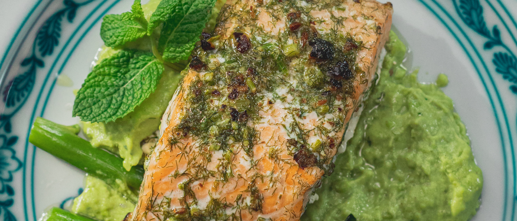 Salmão Com Puré De Ervilhas Companhia Dos Frescos