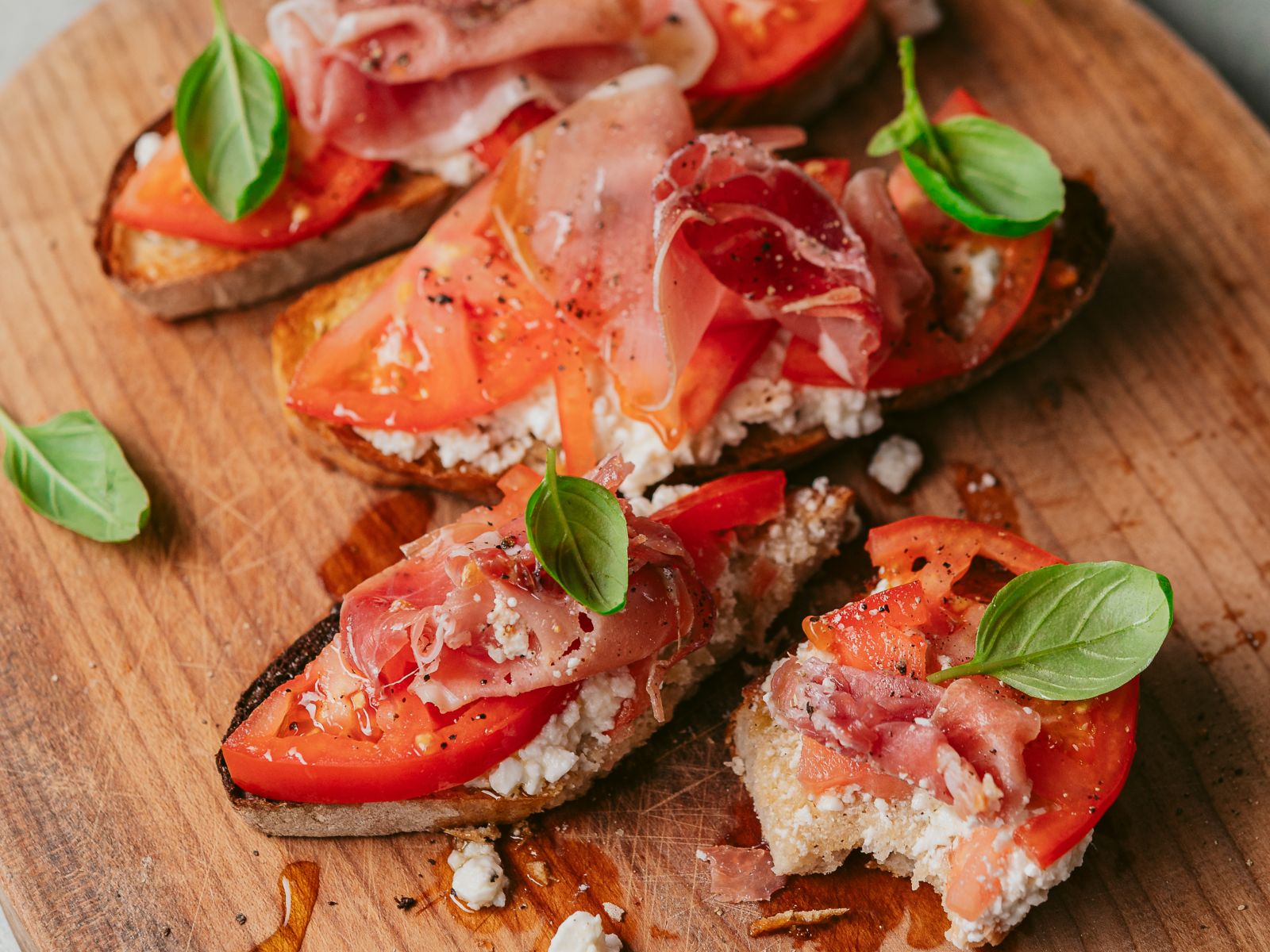 Bruschetta de Presunto e Tomate